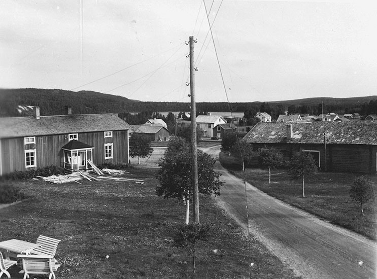 Helge Aggevall. Gården med utikt över byn.