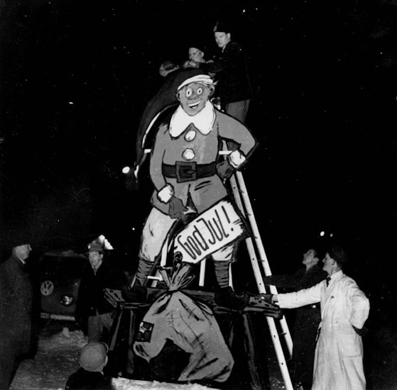 Hantverkshusets köpmän julskyltar, 1956.