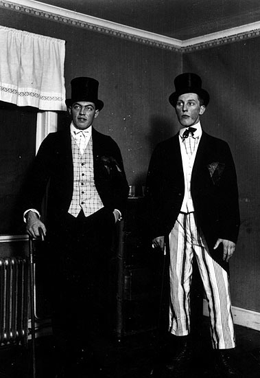 Två elever på Folkhögskolan, Vindeln, 1928.