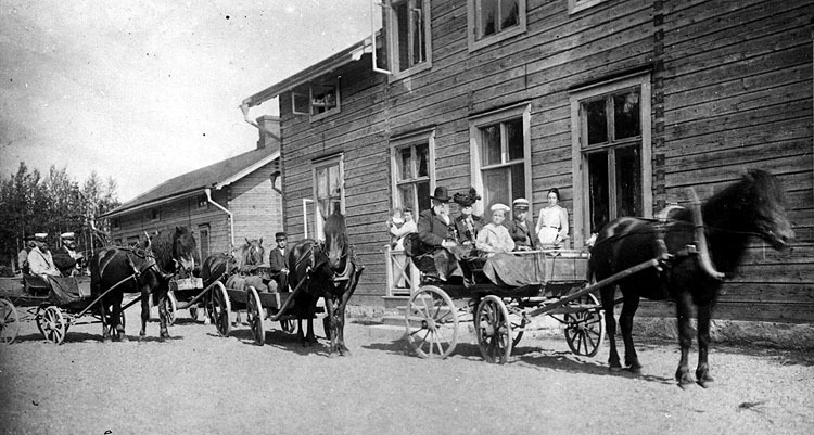 Omkring 1905. Vid Fredrika jägmästarboställe. J...