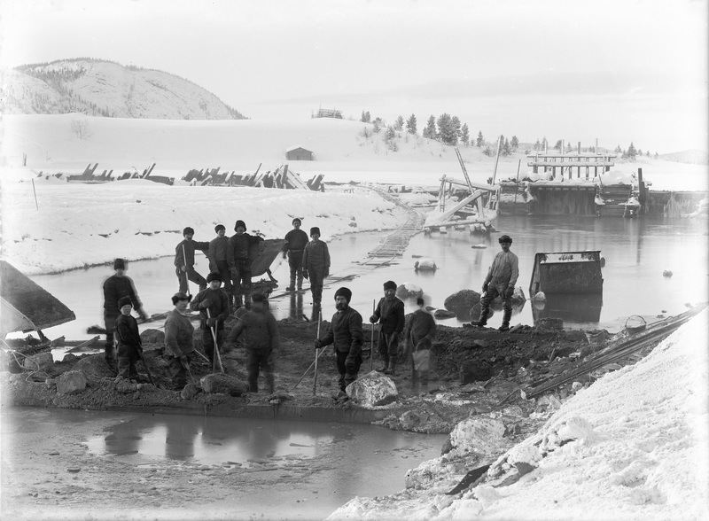 Vid utgrävningen av Bräskaforsen år 1913-1914.