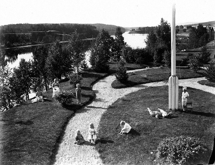 Trädgården vid Umeå älv, anlagd på initiativ av...