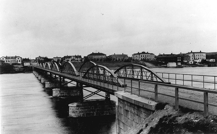 Utsikt från Teg mot kvarteret Brogård. Gamla bron.