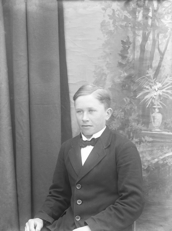 Sven Åström, son till August och Hanna (född Jo...