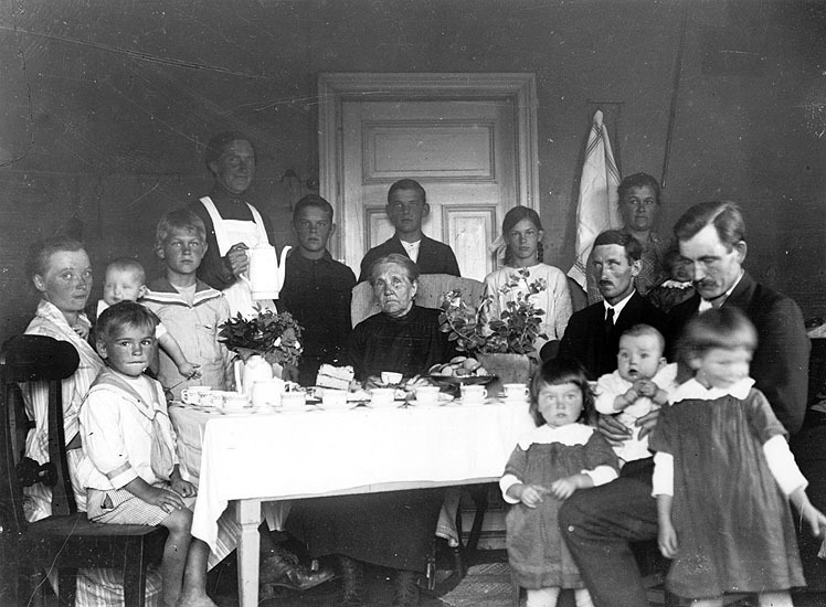 Troligen August Vestman med familj.