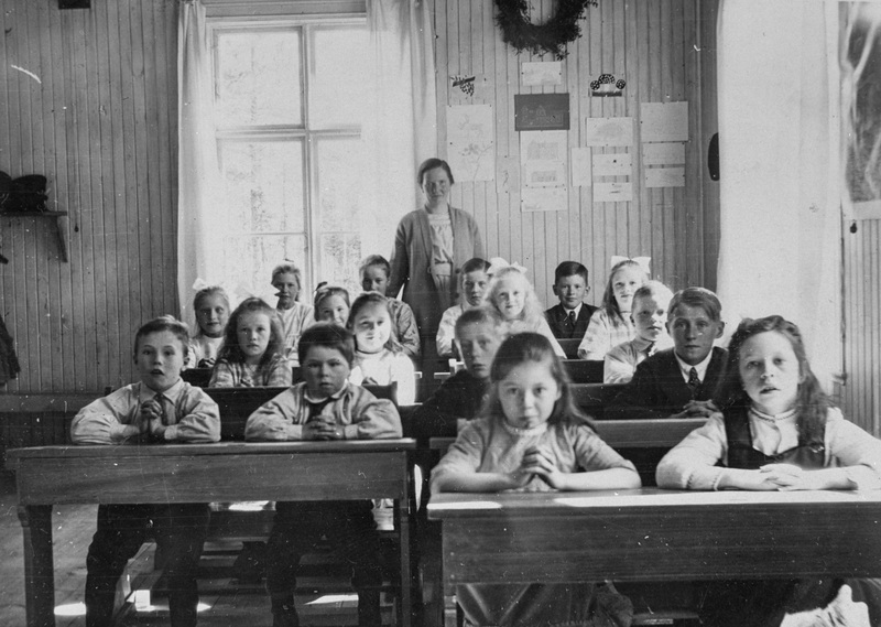 B-skola i Husbondliden 1923. Lärarinnan Anna An...