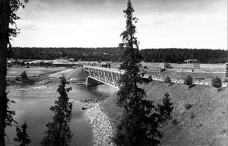 Vindeln. Parti med bron över älven: Heed 1937.