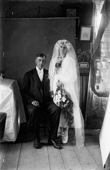 Kurt och Amanda Öbergs brölop omkring  1922 . D...