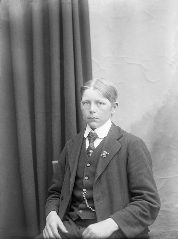 Edvard Sjöström, N. Örnäs, ogift, son till Hans...