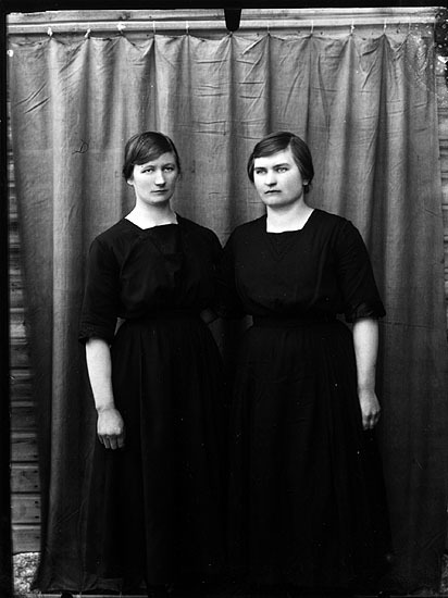 Till vänster: Jenda Jonsson, född 27/9 1895, dö...