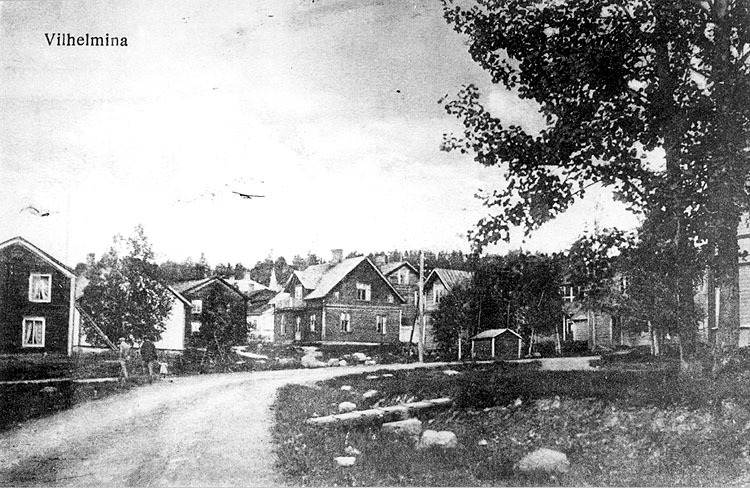 Järnvägsgatan mot Volgsjövägen till kyrkstan.
