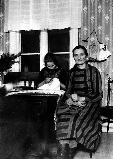I köket hos Emil Johnson i Lögda år 1930.
