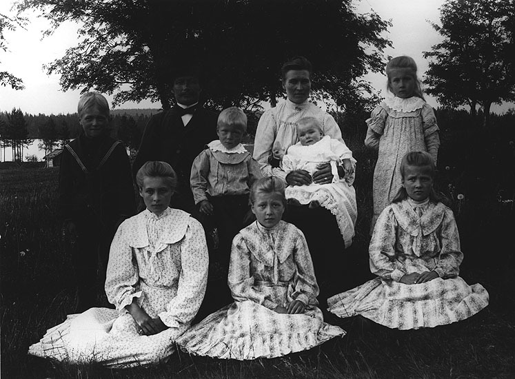 Familjen Jonas Engman, Åkernäs. Foto omkring 1908.