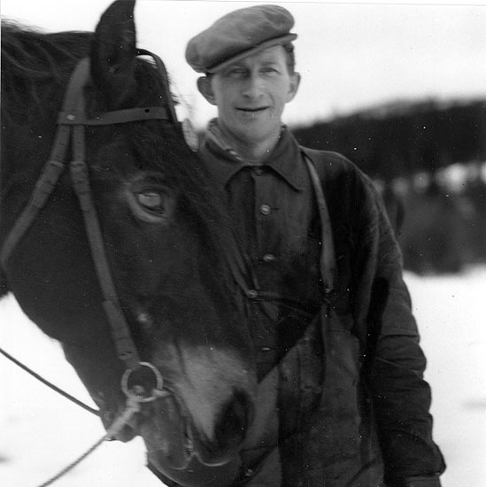 Hemmansägare Abel Fredriksson, Grytsjö, med sin...