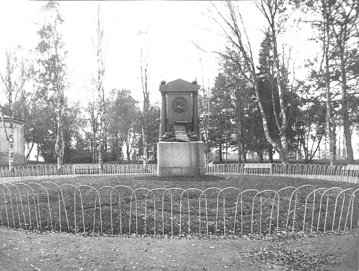 Döbelns park med Döbelns monumentet.