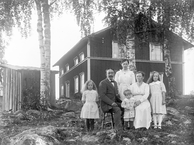 J.A Burman mjölnare med familj, Hörnsjö.
