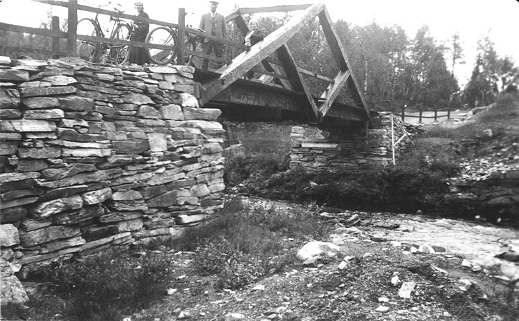 Bron över Dorrombäcken, vid Klimpfjäll, byggd a...