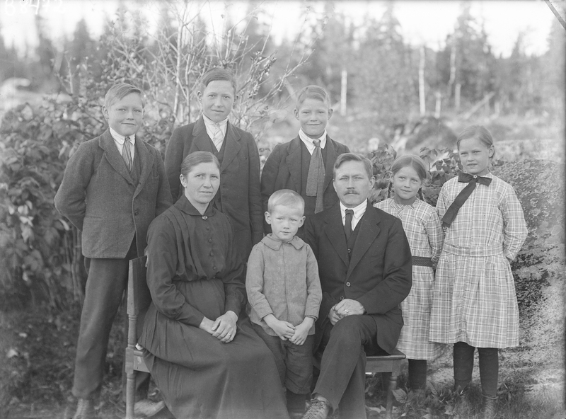 Lars Viklunds familj, Skansnäs. Med barnen: Hil...