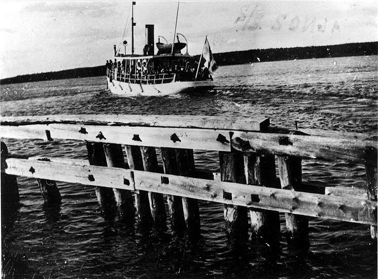S/S Sonja den 8 juli 1928. Transport av åskådar...