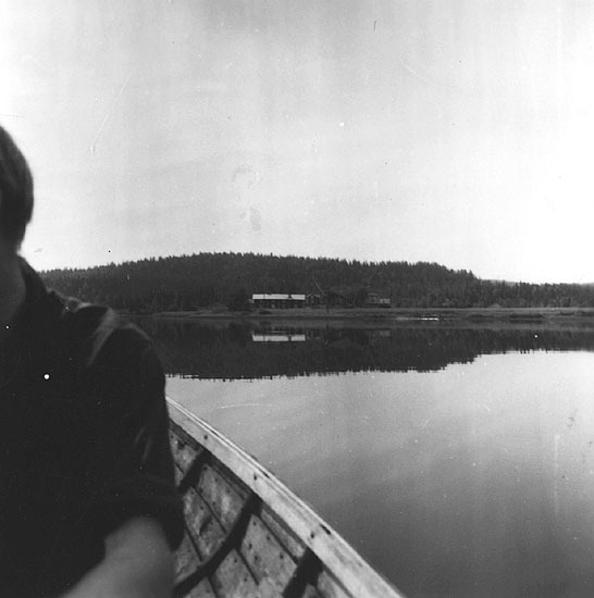 Utsikt från sjön mot Englunds gård.