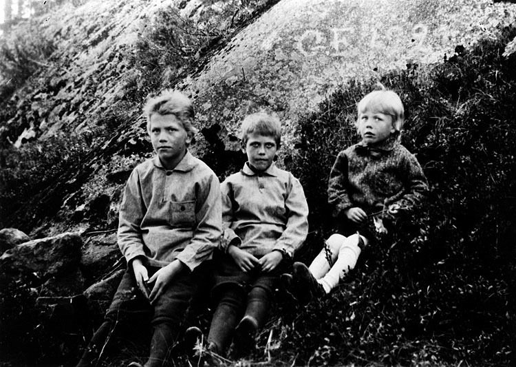 Barnen är från vänster: Rudolf Hemmyr, Artur Pe...