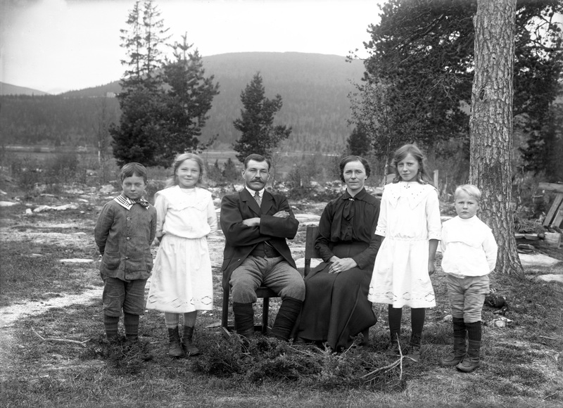 Familjen Ludvig Grundström i Ammarnäs. Från vän...