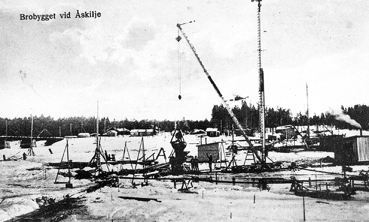 Järnvägsbrobygget över Umeåälven vid Åskilje 1927.