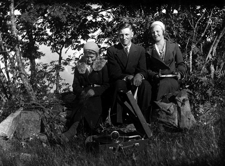 Picknick i det gröna, 1933 cirka. Till vänster:...
