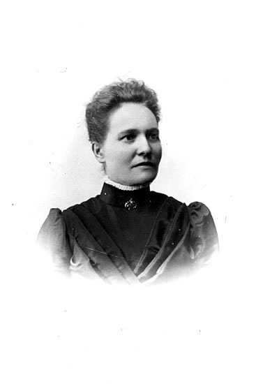 Fru Sjöström.