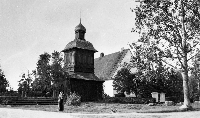 Kyrkan och klockstapeln i Nordmaling