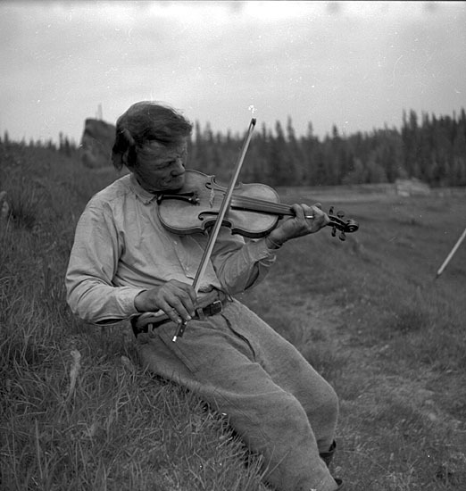 Hemmansägaren och fiolspelaren Elias Svande i H...