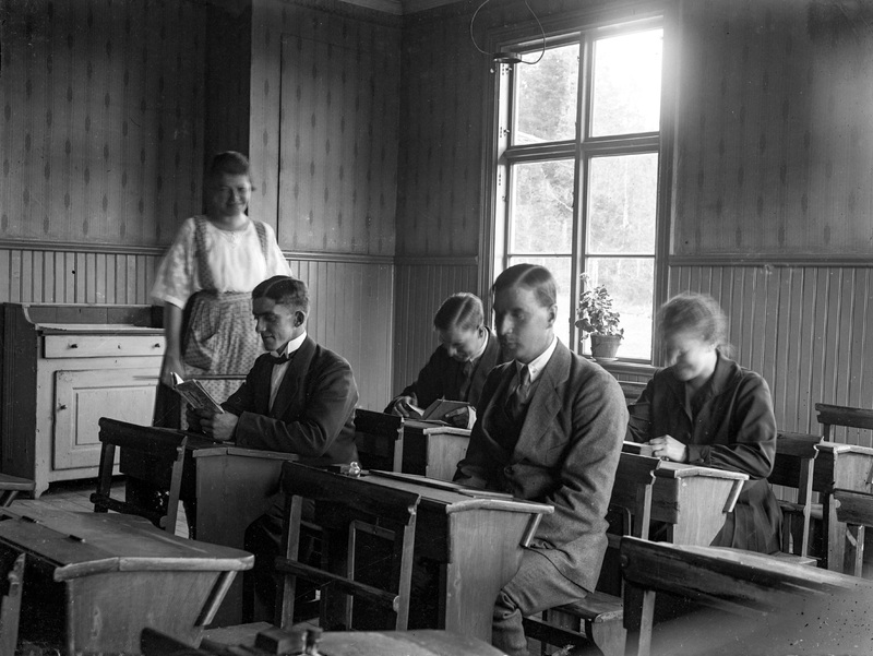 Skolelever i Varmvattnet sommaren 1921