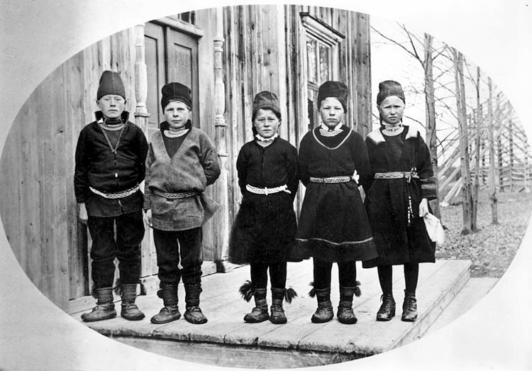 Barn i Bäskseles lapska missionsskola och barnhem.