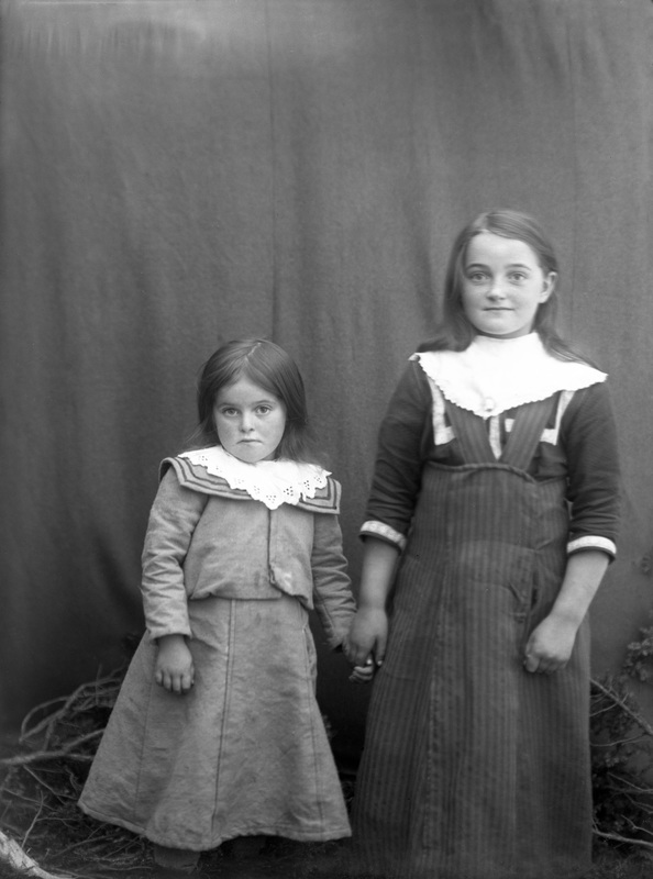 Från vänster: Astrid Berglund, död vid 10-årsål...