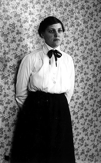 Agda Lindström, född Elfgren. Född 15/11 1886. ...
