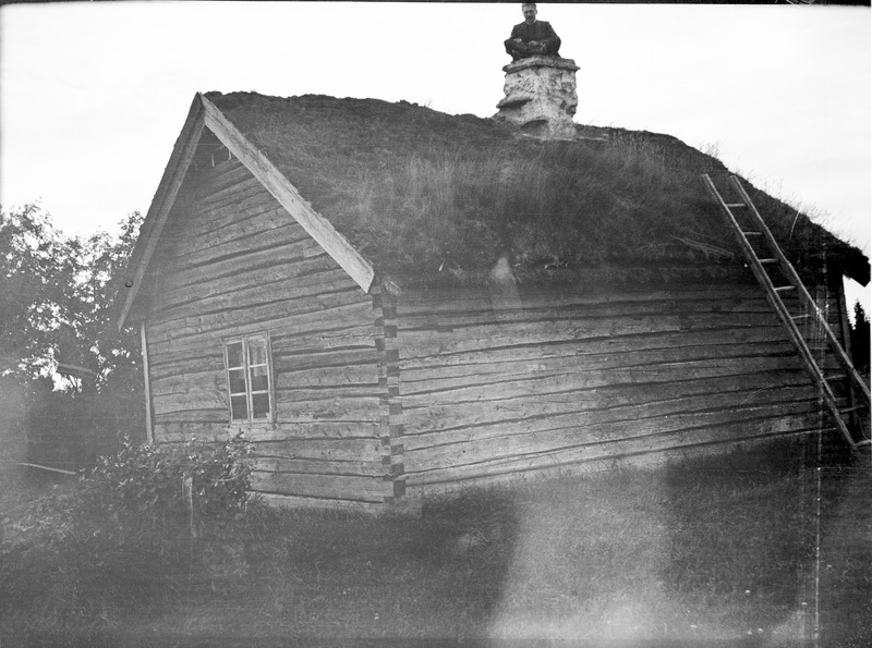 Man på skorsten, Rölanda, 1909.