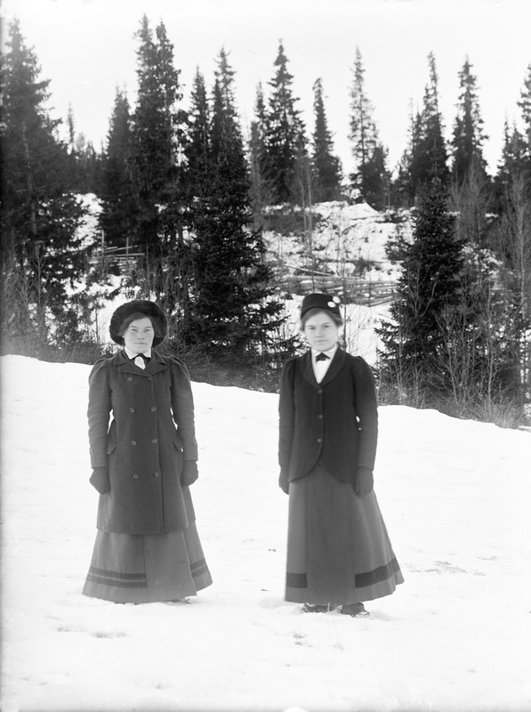 Från vänster Viktoria J och Mina Jonsson, Månnäs.