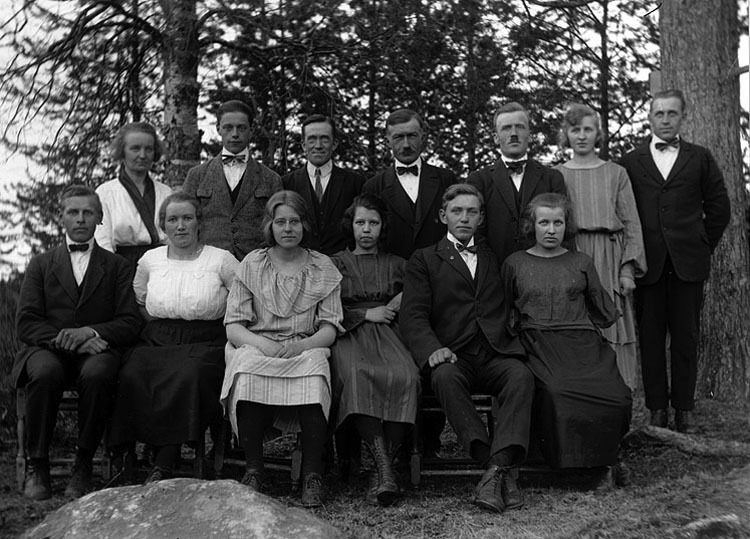 En grupp av människor från Välvsjöliden.