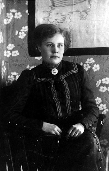 Alfhilda Augusta Eliasdotter, född 1894, dotter...