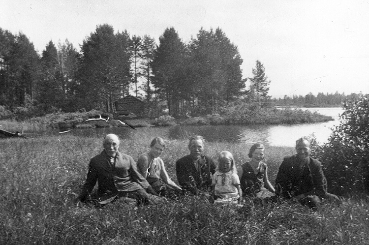 Gruppbild. På utflykt vid Fiskbäcksviken, 1941....