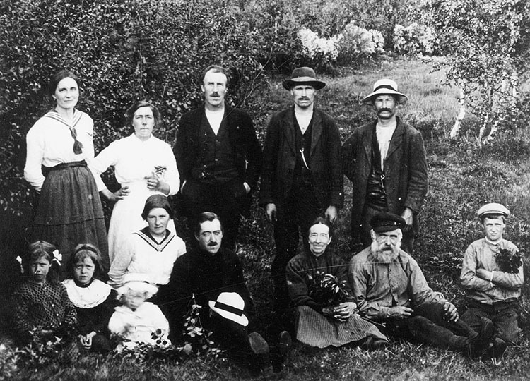 Gruppbild från 1919. Sittande från vänster: Ann...