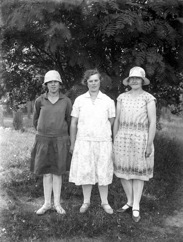Från vänster: Alice Bernhardsson (född 1913-08-...