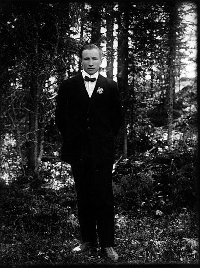 Elon Jonsson Eleblad, född 18/9 1905, död 9/1 1...