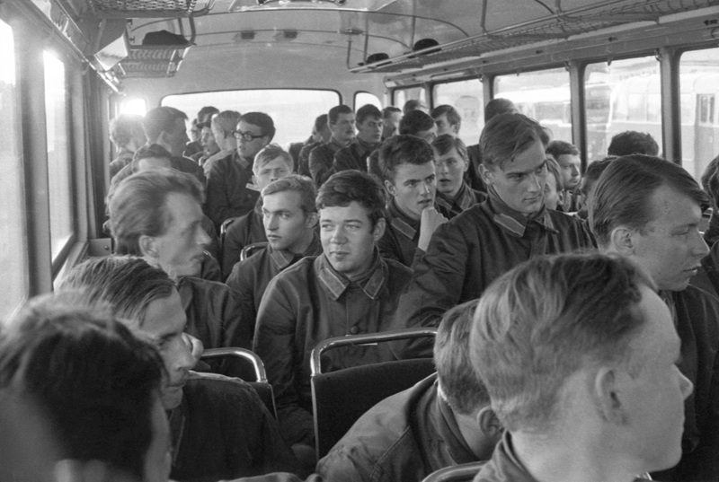 I 20: s militärövning 1967-1968. Busstur.