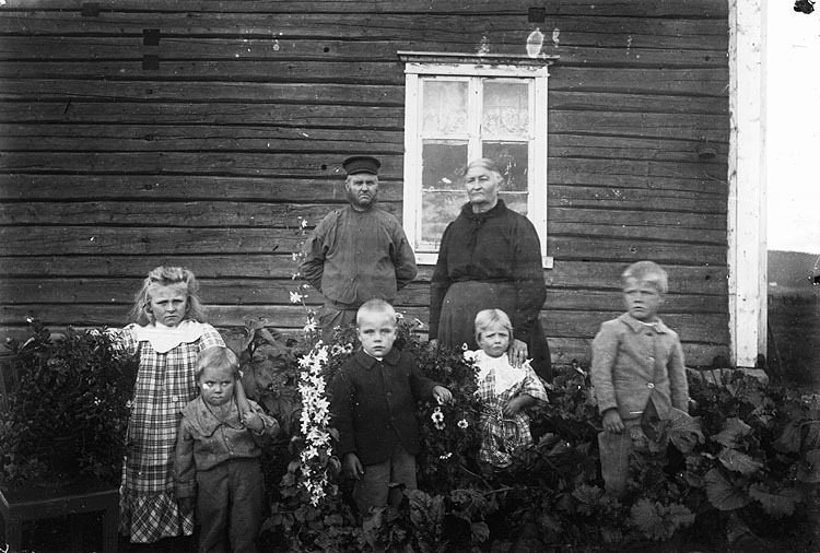 J.E. Vestman med barnbarn.