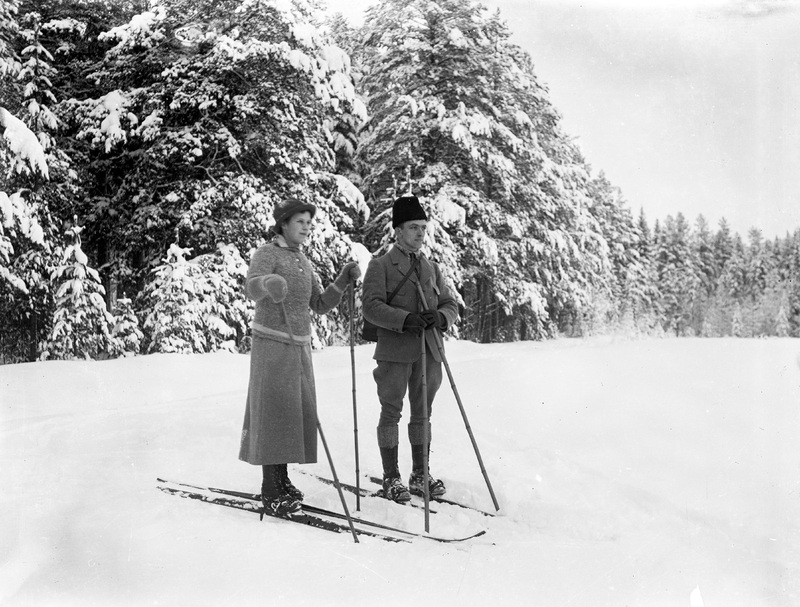 Aina och Edvin på skidor 22/1 1921