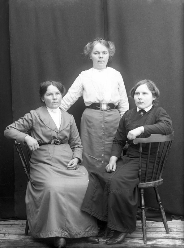 Från vänster: Karin Byström, Agnes Byström, gif...