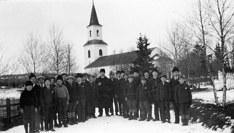 Konfirmander 1932 i Sorsele kyrka.