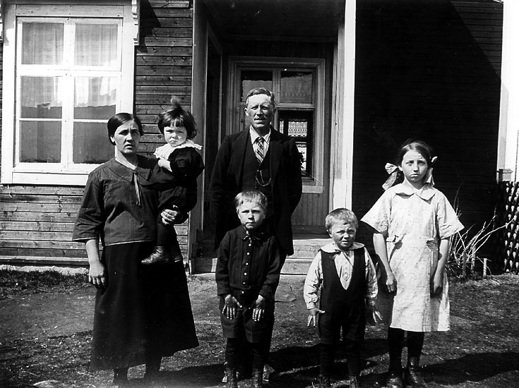 Albin Jakobsson med familj.