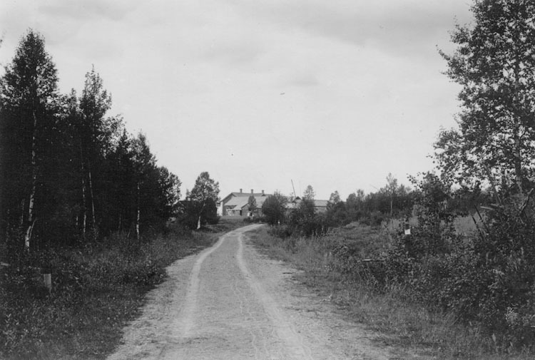 Vilhelmina. Prästgården från landsvägen 1890-ta...